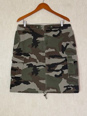 No Boundaries Women’s Vintage Y2K Cargo Mini Skirt in Camo 15 Juniors